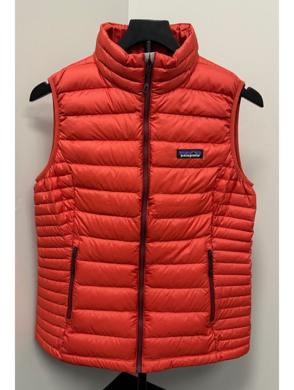 Patagonia Women’s Size Medium Full Zip Vest Goose Down Sweater Sumac Red Jacket!